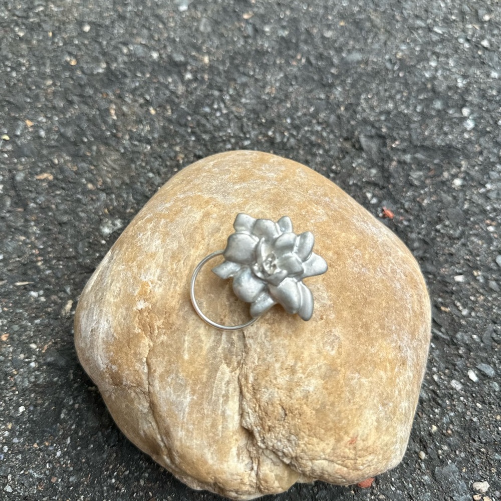 Silver Floral Sun/Eyeglasses Holder Ring